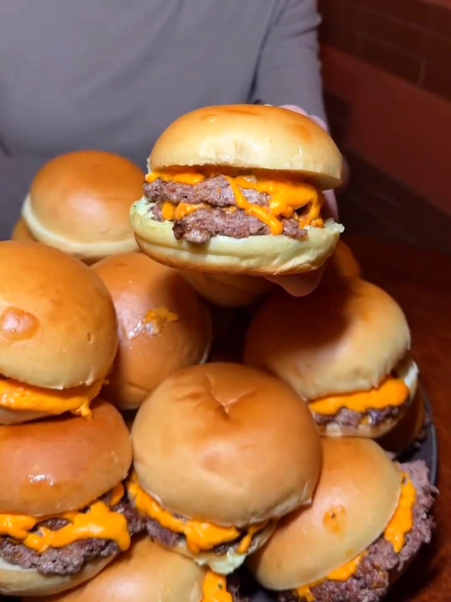 Combo de Mini Burgers no Taturana Bar