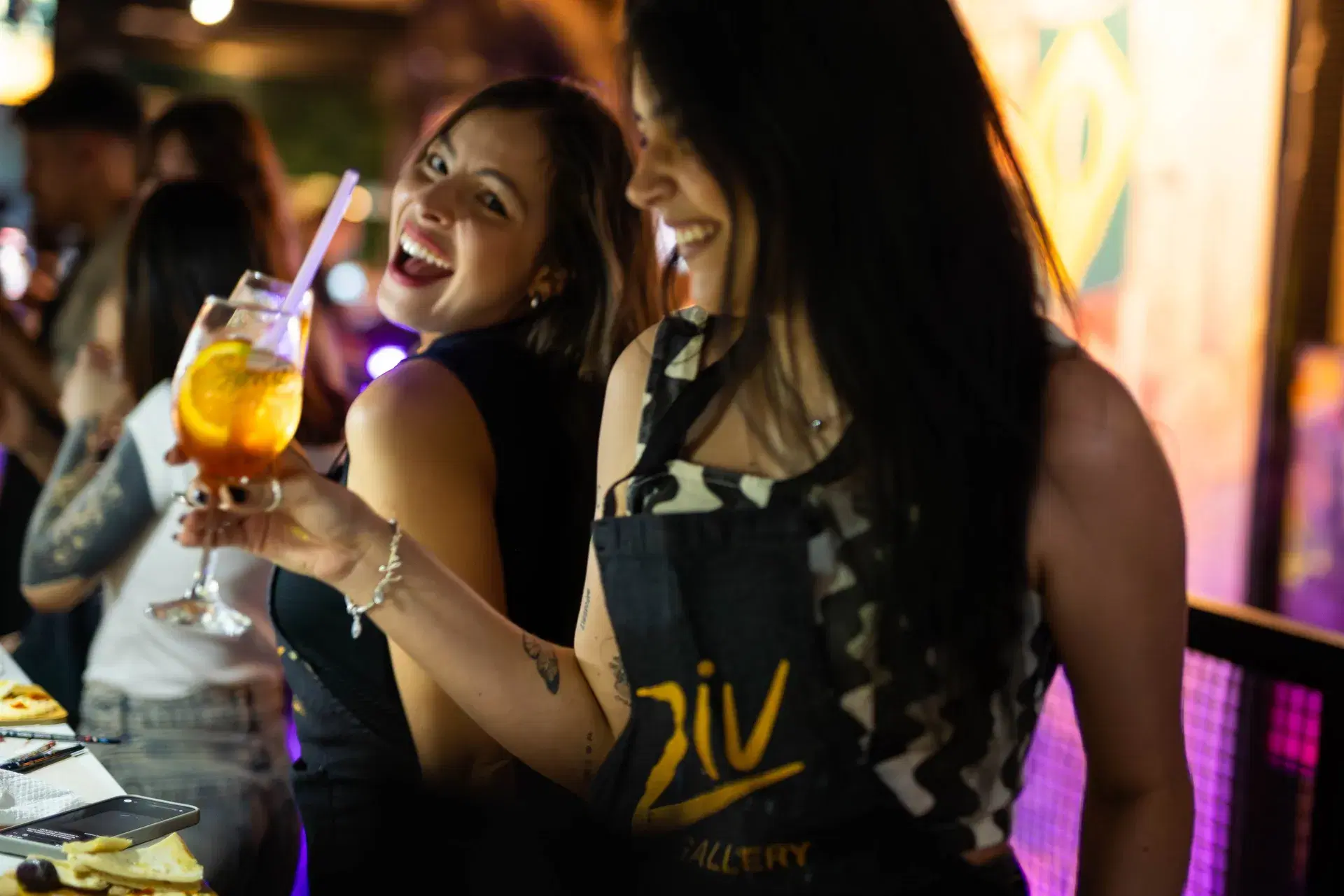 ArtWine Party: uma festa com pintura, vinhos e DJ