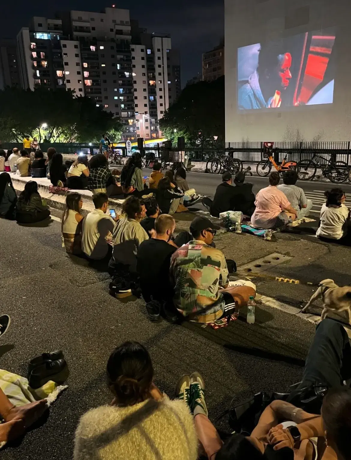 Cinema ao ar livre no Minhocão (Gratuito)