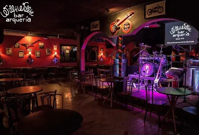 Willi Willie Bar e Arquería