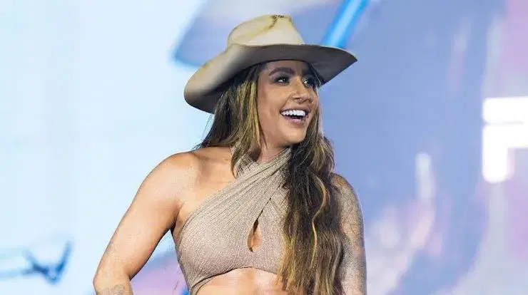 Carna Lau (Lauana Prado)