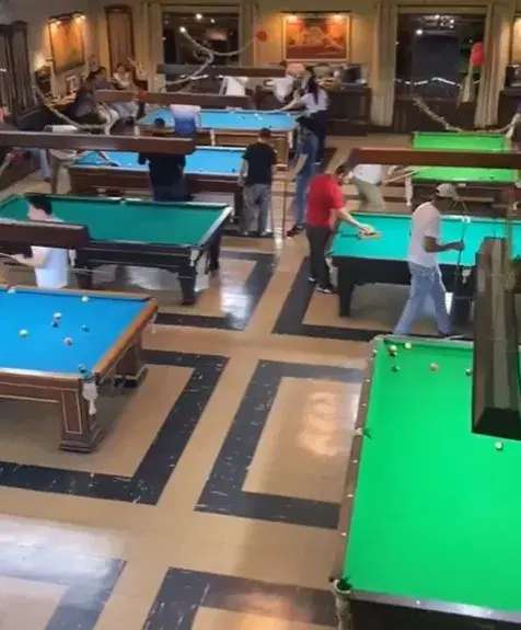 Gold Snooker Bar