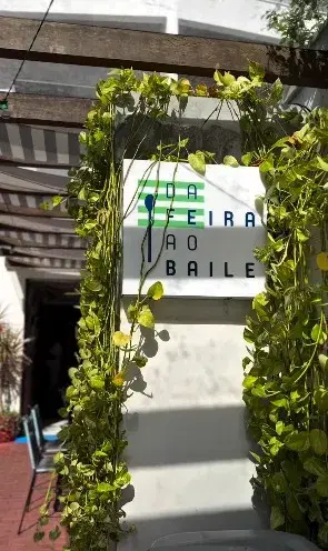 Da Feira ao Baile Café