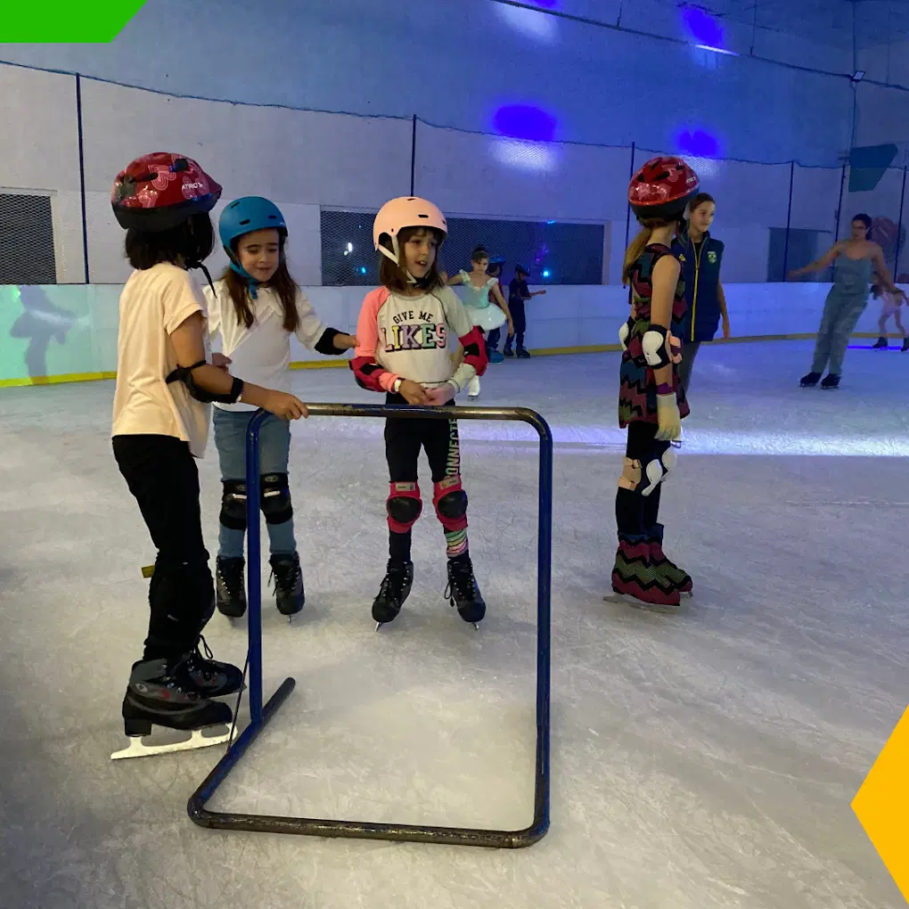 Aula de Patinação: Adulto e Criança Aprendem Juntos